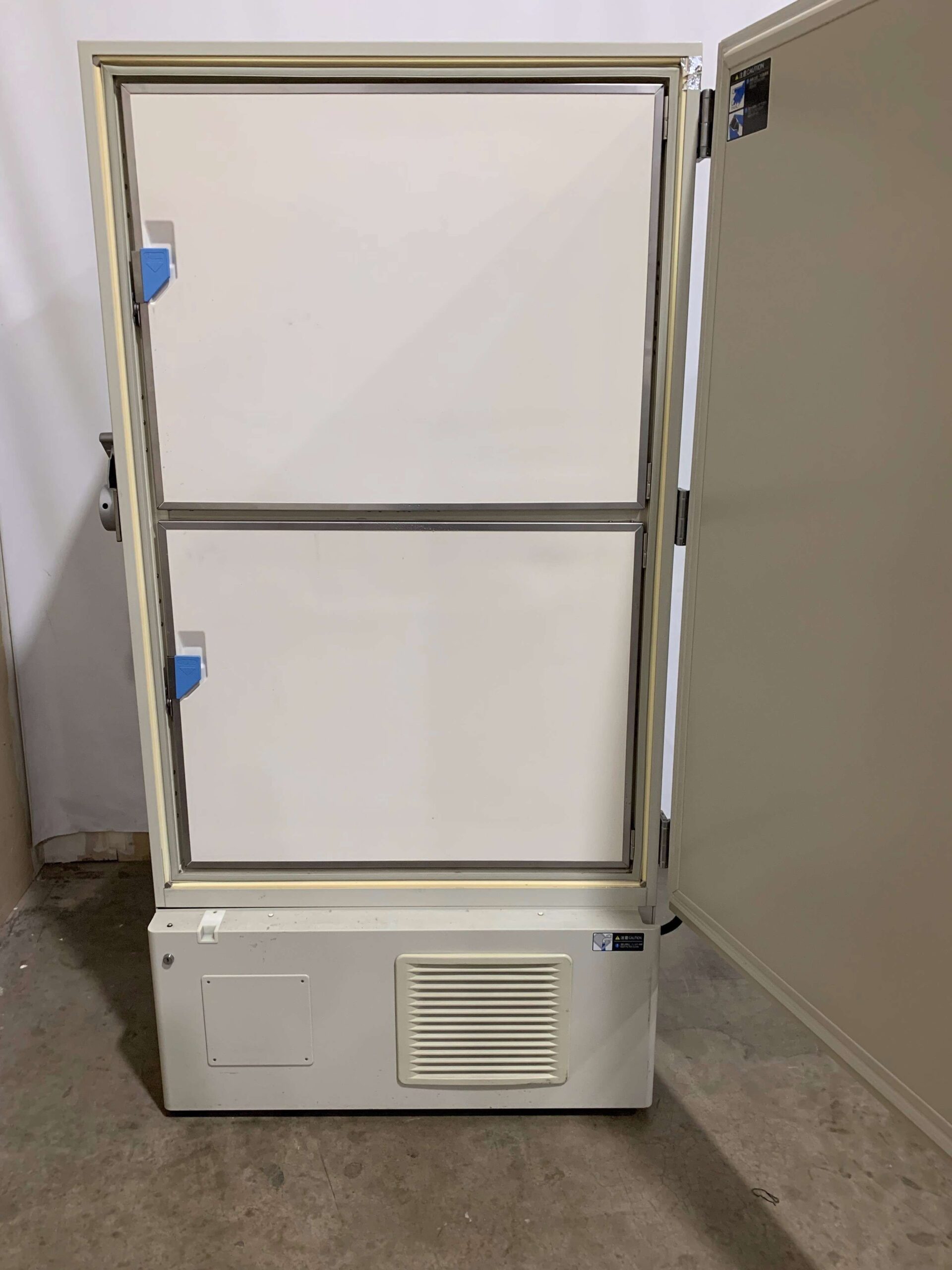 Freezer deals box sanyo